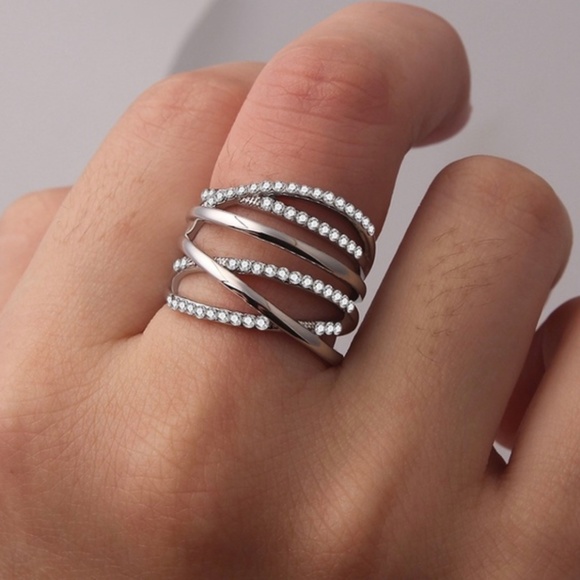 Jewelry - Silver Criss Cross Statement Ring